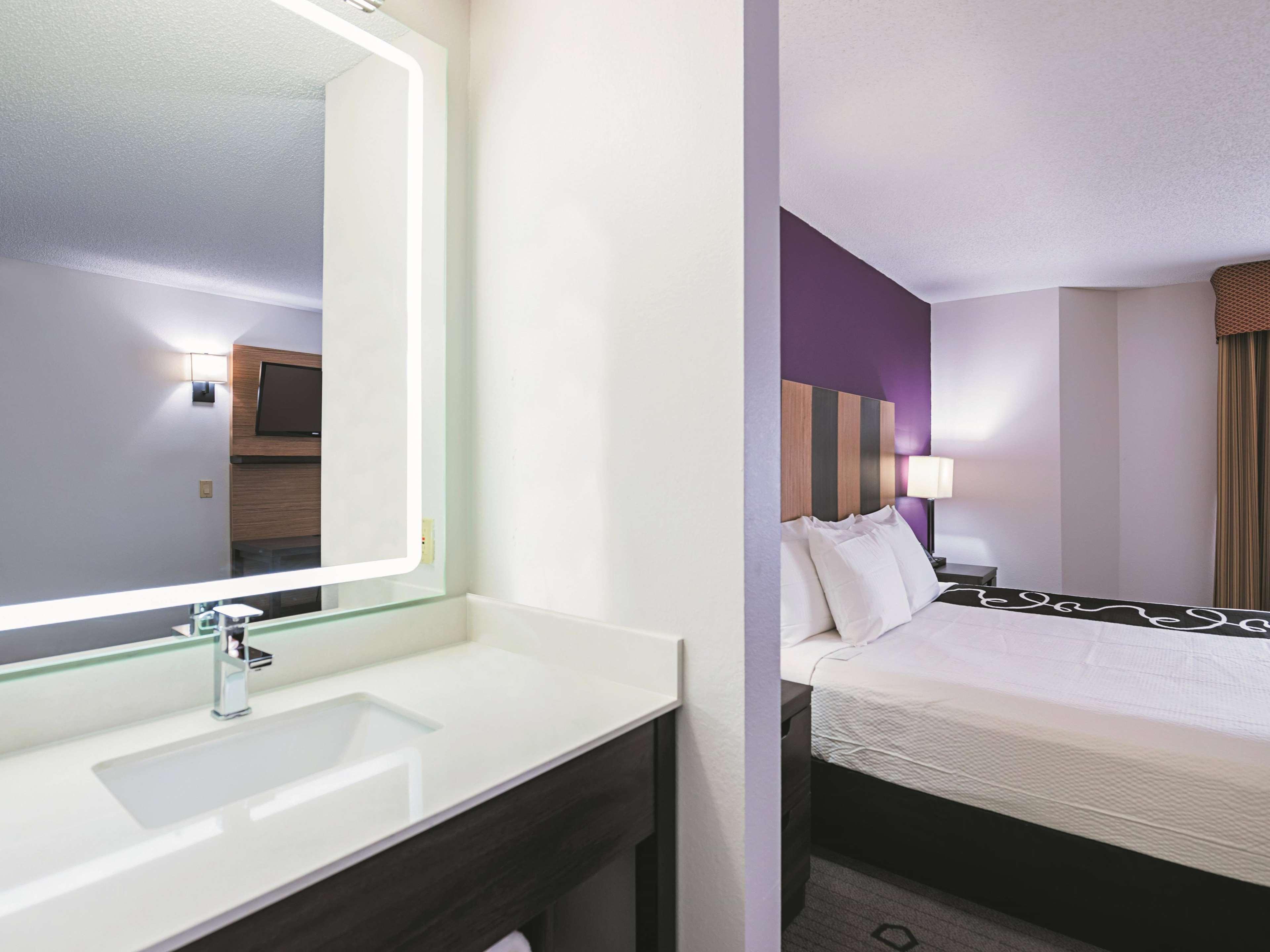 La Quinta By Wyndham Minneapolis Northwest Brooklyn Park Exterior photo